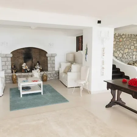 Con Piscina Con 8 Matrimoniali Ad Anacapri, By La Canostra Capri ヴィラ