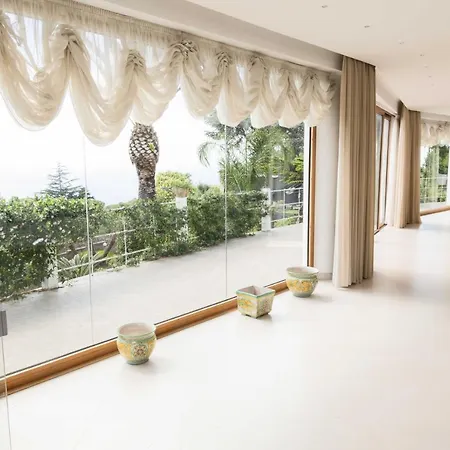 Con Piscina Con 8 Matrimoniali Ad Anacapri, By La Canostra Capri *