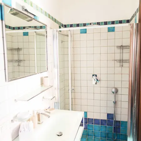 Con Piscina Con 8 Matrimoniali Ad Anacapri, By La Canostra Capri