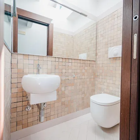 Con Piscina Con 8 Matrimoniali Ad Anacapri, By La Canostra Capri