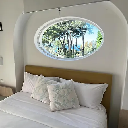 Con Piscina Con 8 Matrimoniali Ad Anacapri, By La Canostra Capri