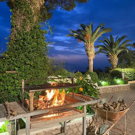 Con Piscina Con 8 Matrimoniali Ad Anacapri, By La Canostra Capri * アナカプリ