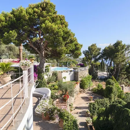 Vila Con Piscina Con 8 Matrimoniali Ad Anacapri, By La Canostra Capri *