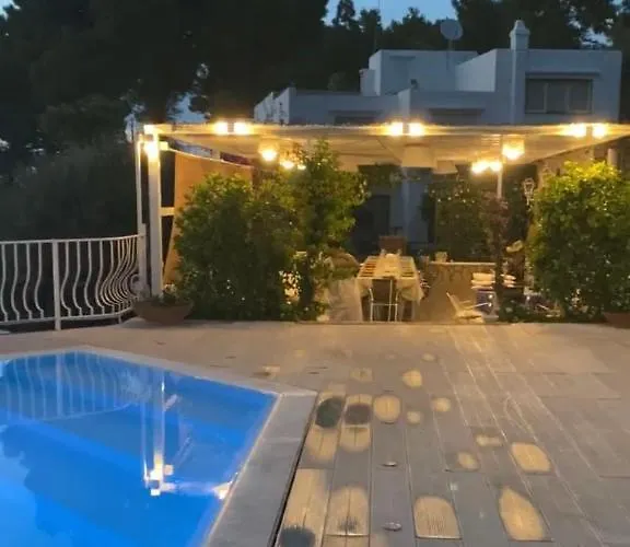 Con Piscina Con 8 Matrimoniali Ad Anacapri, By La Canostra Capri