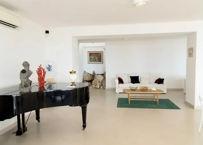 Con Piscina Con 8 Matrimoniali Ad Anacapri, By La Canostra Capri Anacapri (Isola di Capri)