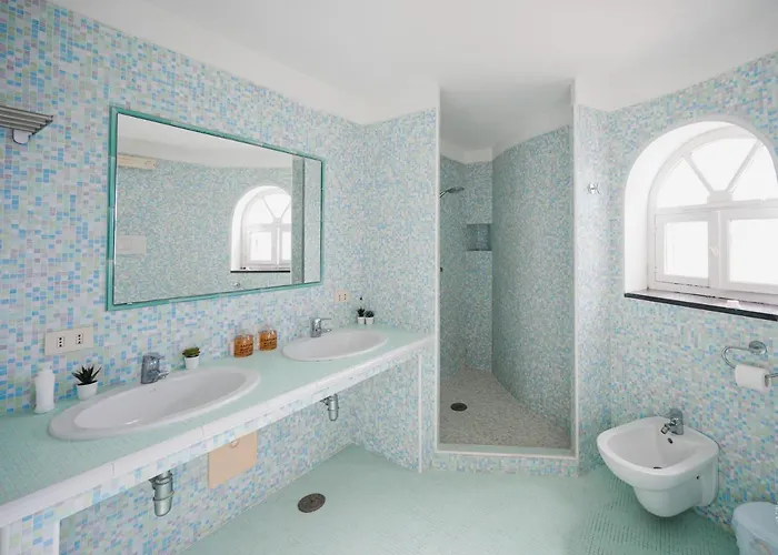 Con Piscina Con 8 Matrimoniali Ad Anacapri, By La Canostra Capri * Anacapri (Isola di Capri)