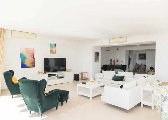 Con Piscina Con 8 Matrimoniali Ad Anacapri, By La Canostra Capri * Anacapri (Isola di Capri)