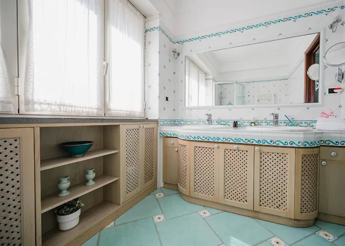 Con Piscina Con 8 Matrimoniali Ad Anacapri, By La Canostra Capri Anacapri (Isola di Capri)