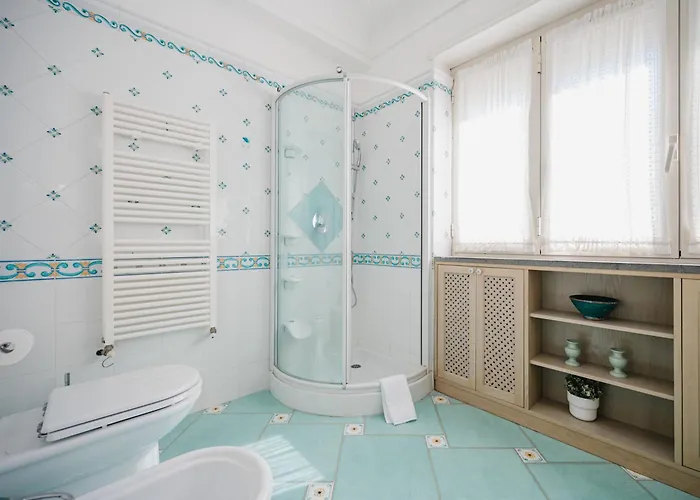 Con Piscina Con 8 Matrimoniali Ad Anacapri, By La Canostra Capri