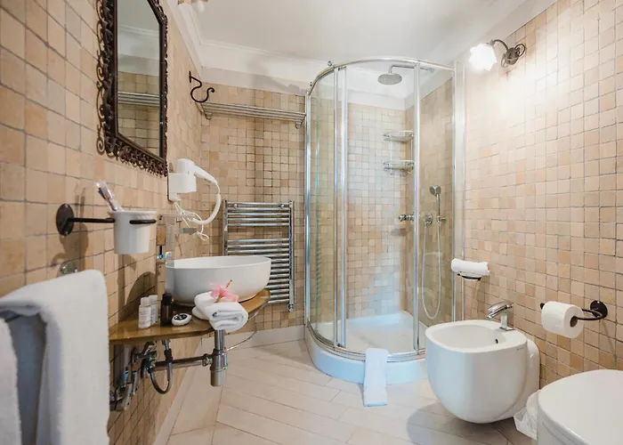 Vila Con Piscina Con 8 Matrimoniali Ad Anacapri, By La Canostra Capri *