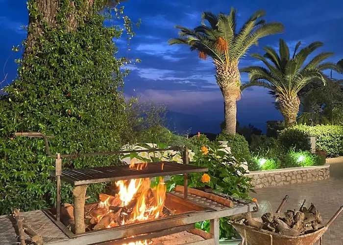 Con Piscina Con 8 Matrimoniali Ad Anacapri, By La Canostra Capri * Anacapri (Isola di Capri)