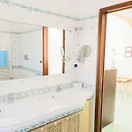 Villa Con Piscina Con 8 Matrimoniali Ad Anacapri, By La Canostra Capri