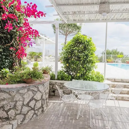 Villa Con Piscina Con 8 Camere Matrimoniali Ad Anacapri, By La Canostra Capri Vila
