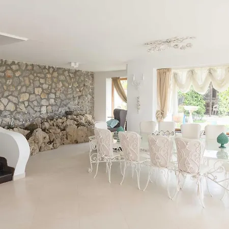 Con Piscina Con 8 Matrimoniali Ad Anacapri, By La Canostra Capri וילה אנה קאפרי
