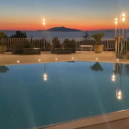 Con Piscina Con 8 Matrimoniali Ad Anacapri, By La Canostra Capri אנה קאפרי