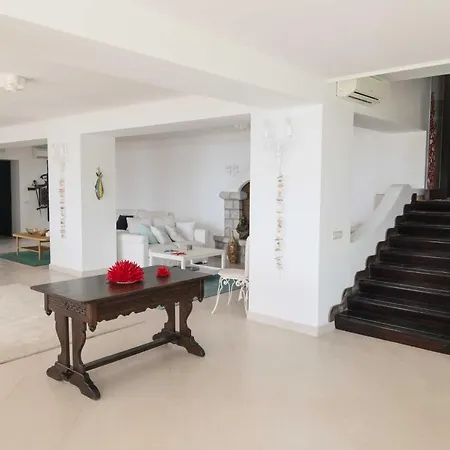 Con Piscina Con 8 Matrimoniali Ad Anacapri, By La Canostra Capri וילה