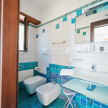 Vila Con Piscina Con 8 Matrimoniali Ad Anacapri, By La Canostra Capri *