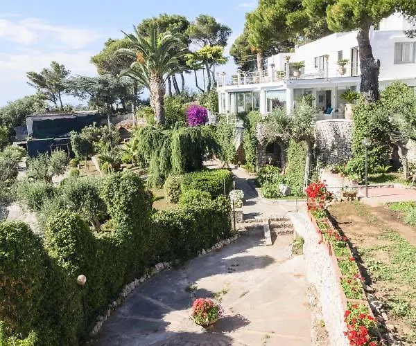 Con Piscina Con 8 Matrimoniali Ad Anacapri, By La Canostra Capri Анакапри