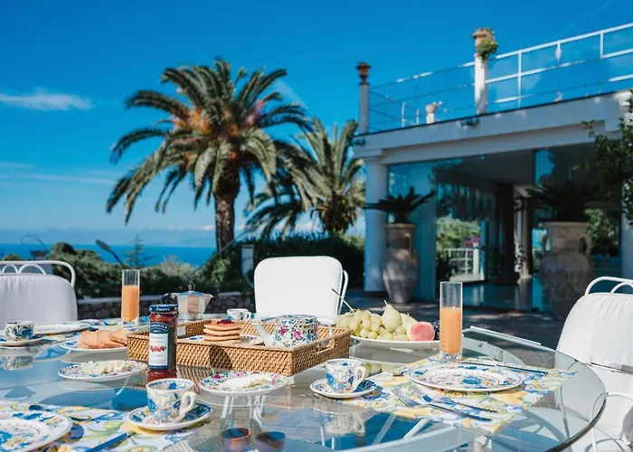 Con Piscina Con 8 Matrimoniali Ad Anacapri, By La Canostra Capri Вилла *