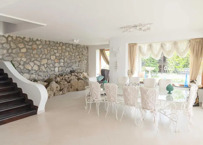 Con Piscina Con 8 Matrimoniali Ad Anacapri, By La Canostra Capri Вилла Анакапри