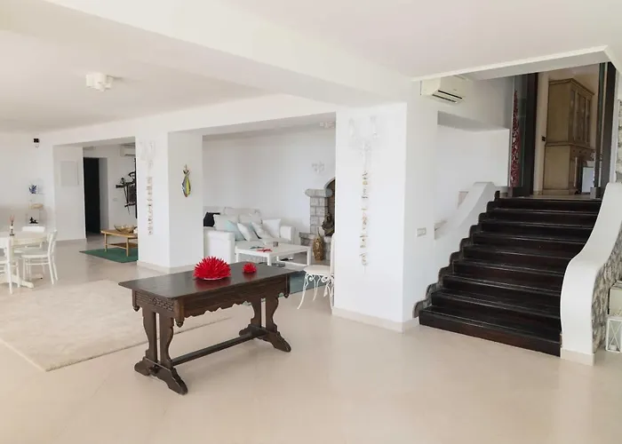 Con Piscina Con 8 Matrimoniali Ad Anacapri, By La Canostra Capri Вилла