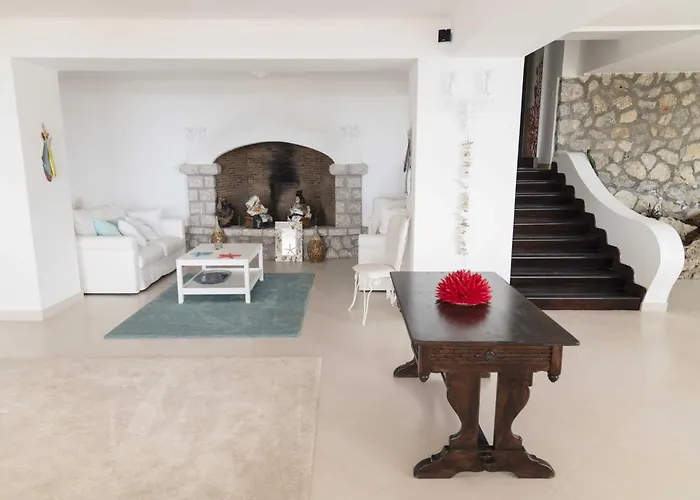 Вилла Con Piscina Con 8 Matrimoniali Ad Anacapri, By La Canostra Capri *