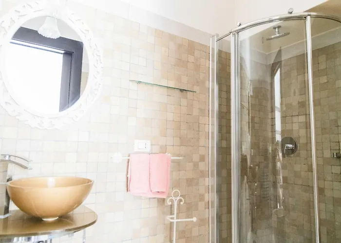 Con Piscina Con 8 Matrimoniali Ad Anacapri, By La Canostra Capri Анакапри