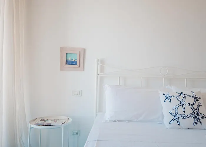 Con Piscina Con 8 Matrimoniali Ad Anacapri, By La Canostra Capri Анакапри