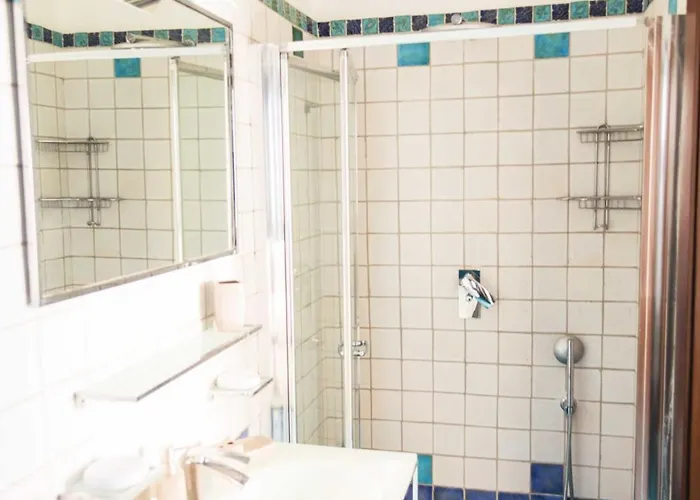 Con Piscina Con 8 Matrimoniali Ad Anacapri, By La Canostra Capri