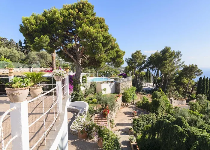 Вилла Con Piscina Con 8 Matrimoniali Ad Anacapri, By La Canostra Capri *