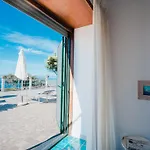 Con Piscina Con 8 Matrimoniali Ad Anacapri, By La Canostra Capri Анакапри