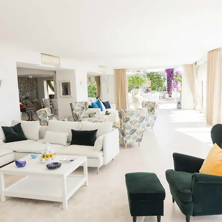 Villa Villa Con Piscina Con 8 Camere Matrimoniali Ad Anacapri, By La Canostra Capri