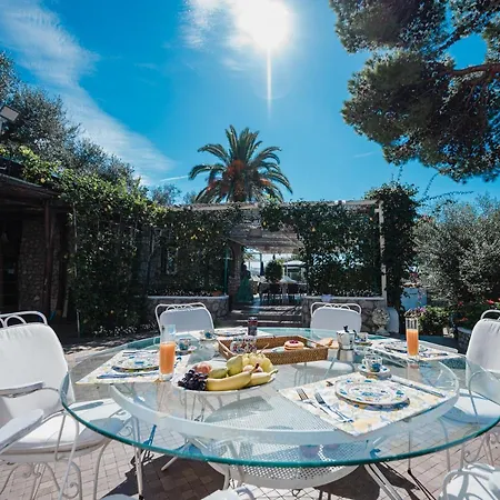 Villa Con Piscina Con 8 Matrimoniali Ad Anacapri, By La Canostra Capri