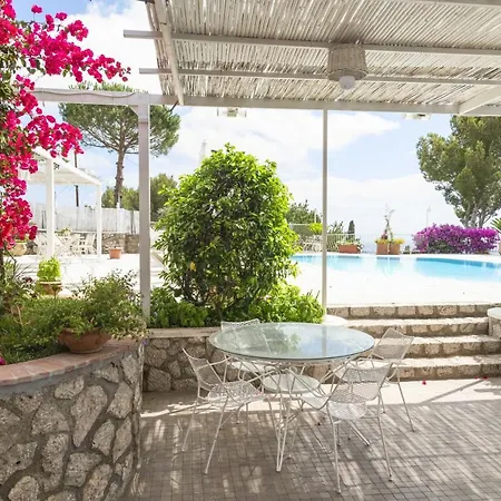 Villa Con Piscina Con 8 Camere Matrimoniali Ad Anacapri, By La Canostra Capri *