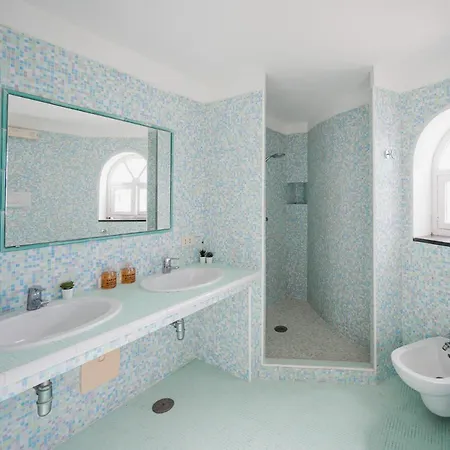 Con Piscina Con 8 Matrimoniali Ad Anacapri, By La Canostra Capri * Anacapri (Isola di Capri)