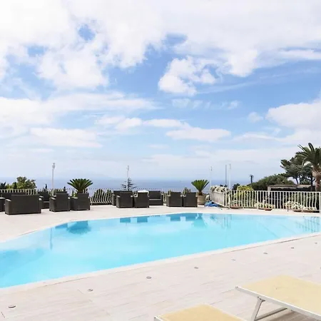 Con Piscina Con 8 Matrimoniali Ad Anacapri, By La Canostra Capri Villa