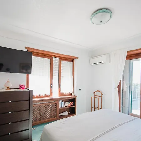 Villa Con Piscina Con 8 Matrimoniali Ad Anacapri, By La Canostra Capri