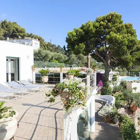 Villa Villa Con Piscina Con 8 Camere Matrimoniali Ad Anacapri, By La Canostra Capri *