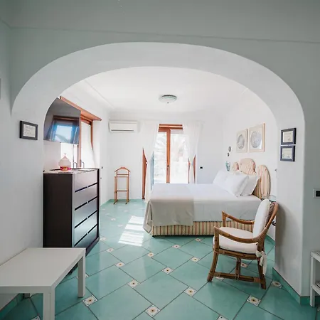 Con Piscina Con 8 Matrimoniali Ad Anacapri, By La Canostra Capri Anacapri (Isola di Capri)