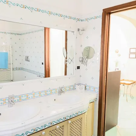Villa Villa Con Piscina Con 8 Camere Matrimoniali Ad Anacapri, By La Canostra Capri