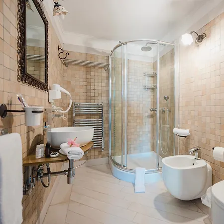 Villa Con Piscina Con 8 Matrimoniali Ad Anacapri, By La Canostra Capri *