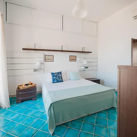 Villa Con Piscina Con 8 Matrimoniali Ad Anacapri, By La Canostra Capri