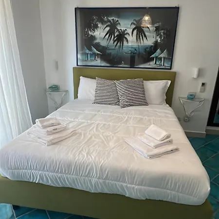 Villa Con Piscina Con 8 Camere Matrimoniali Ad Anacapri, By La Canostra Capri