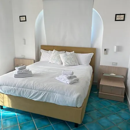 Villa Villa Con Piscina Con 8 Camere Matrimoniali Ad Anacapri, By La Canostra Capri *