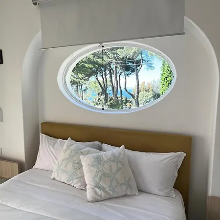 Con Piscina Con 8 Matrimoniali Ad Anacapri, By La Canostra Capri Anacapri (Isola di Capri)