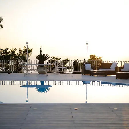 Con Piscina Con 8 Matrimoniali Ad Anacapri, By La Canostra Capri