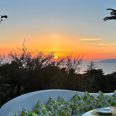 Villa Con Piscina Con 8 Camere Matrimoniali Ad Anacapri, By La Canostra Capri