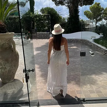 Villa Con Piscina Con 8 Camere Matrimoniali Ad Anacapri, By La Canostra Capri