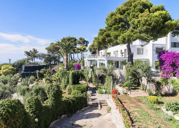 Con Piscina Con 8 Matrimoniali Ad Anacapri, By La Canostra Capri *
