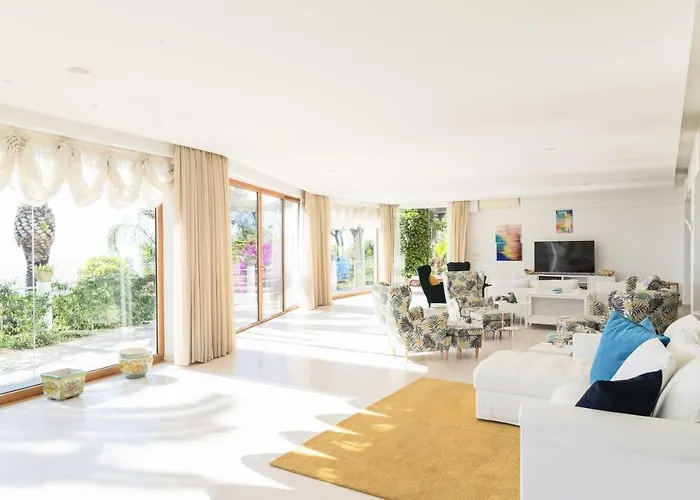 Villa Con Piscina Con 8 Matrimoniali Ad Anacapri, By La Canostra Capri *